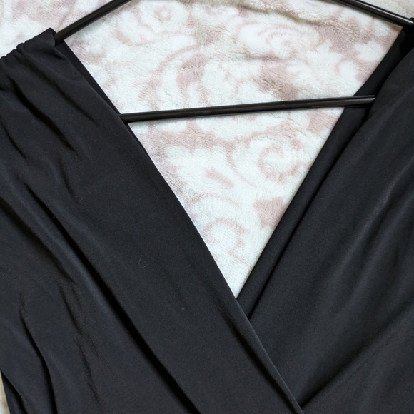 Roulette Black V-Neck Dress-Red Patterned Silky Sash-Size Medium-Cap Sleeves - Picture 4 of 11